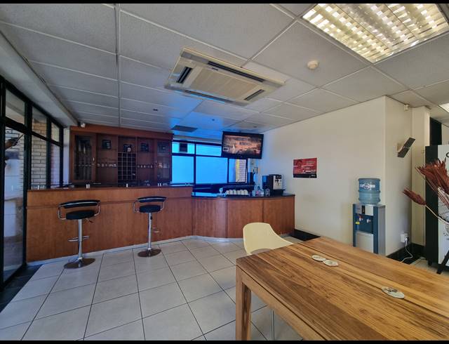 1,832M² OFFICE FOR SALE IN WOODMEAD